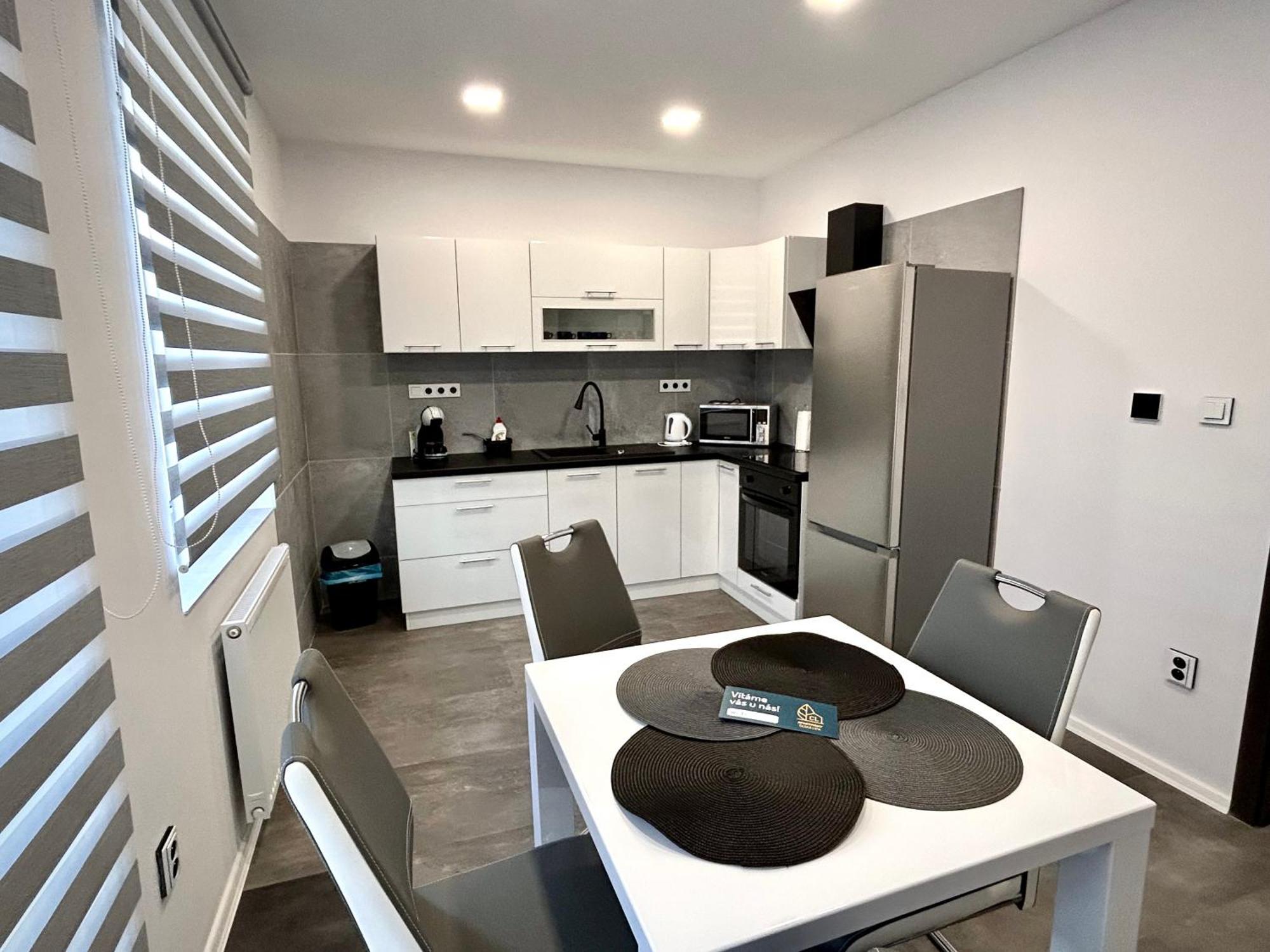 Apartmany Premium Se Soukromym Parkovanim Česká Lípa Exterior foto